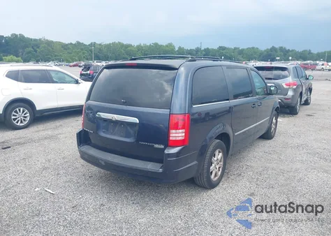 2009 Chrysler Town & Country Touring z USA, uszkodzony, nr VIN 2A8HR541X9R512966